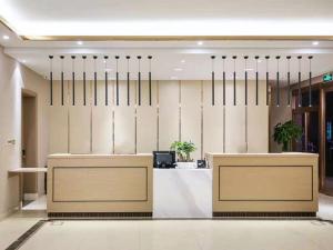 Hanting Premium Hotel Hangzhou Jiubao Passenger Transport Center大厅或接待区