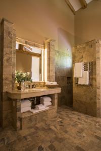 茵卡特拉乌鲁班巴酒店的一间浴室