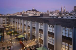 旧金山Marriott Vacation Club®, San Francisco  的城市背景建筑的景色