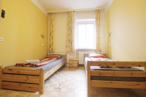 ZX Double Room in Hütteldorfer Straße Area客房内的一张或多张床位