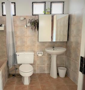ห้องพักสบาย เป็นส่วนตัวในบ้านเรือนไทยที่ตอบโจทย์ความต้องการ的一间浴室