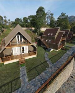 柴尔Samsara Luxury Cottages & Spa !! Best Resort in Chail的 ⁇ 染房屋