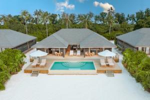 拉薇亚妮环礁Jawakara Islands Maldives的享有带游泳池的别墅的空中景致