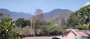 危地马拉安地瓜Santa Inés Antigua的享有山景。