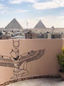 开罗Sneferu Pyramids inn - Full Pyramids View的金字塔底部的乌比斯壁画