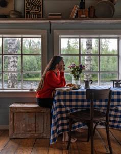 Cabin by Byske river surrounded by the forest平面图