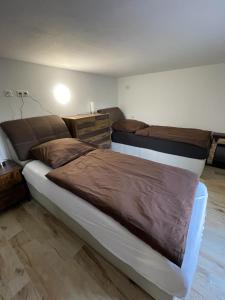 Ferienwohnung Aussicht, Monheimer Alb, Altmühltal客房内的一张或多张床位