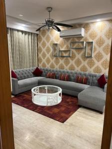 Kamz Homestay Chandigarh 35的休息区