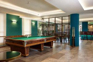托尔维加塔罗马托尔沃加塔酒店的台球室,带台球桌