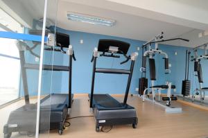 隆德里纳克里伦宫大酒店的一间健身房,在房间内配有两张双层床