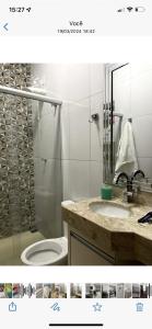 里奥韦尔迪Casa Rio verde的带淋浴、卫生间和盥洗盆的浴室