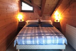 Chalet Cosy - Chalets pour 5 Personnes 111客房内的一张或多张床位