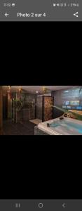 讷莱米讷Beauty spa loveroom的一张酒店客房游泳池的照片