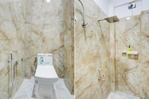 坎普尔OYO Flagship HOTEL MADHUBAN'S INN的浴室设有卫生间和淋浴,两幅图片