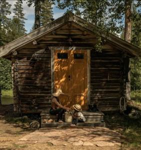 Cabin by Byske river surrounded by the forest平面图