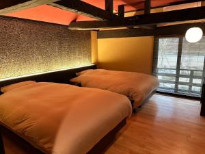 SudagaiTonegun - House - Vacation STAY 16434的配有两张床的客房内。
