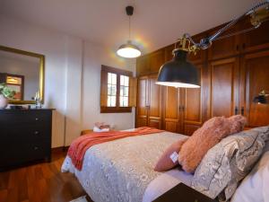 4 star holiday home in San Juan de la Rambla客房内的一张或多张床位