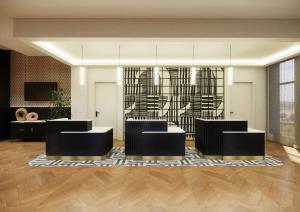谢菲尔德国敦谢菲尔德酒店的大堂设有黑色椅子和桌子
