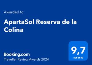 拉特瓦伊达ApartaSol Reserva de la Colina的蓝色的长方形,上面写着“危险”字