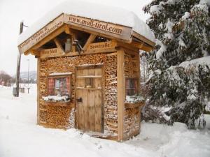 冬天的Felsenhütte Modern retreat