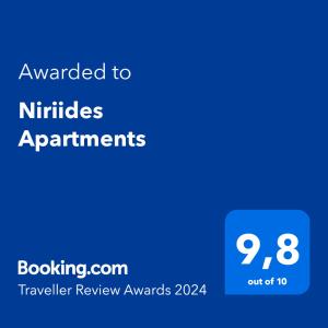 波多河丽Niriides Apartments的蓝屏,上面有给奇迹申请者的文件