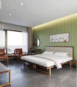 Ấp Bình YênBEAUCHAMP VILLA的一间卧室设有一张床和绿色的墙壁