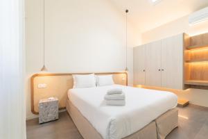 AnissóGuestReady - Quinta Leitão 3的一间卧室配有一张带白色床单的大床