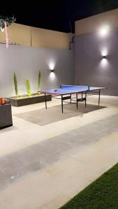 卡拉克شاليه نايا的乒乓球桌,带乒乓球桌的房间