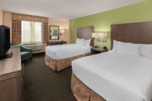 圣安东尼奥拉昆塔酒店及套房圣安东尼奥医疗中心。NW的酒店客房设有两张床和一台平面电视。