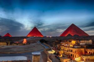 开罗Egypt Pyramids Hotel的享有giza金字塔的景色