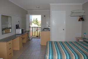珊瑚湾宁乐酒店 - 湾景的厨房或小厨房