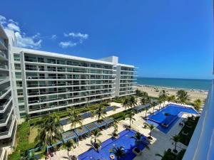 卡塔赫纳Wynwood Ultra in Cartagena的享有酒店和海滩的空中景致