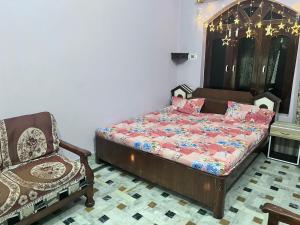 AKG Home Stays客房内的一张或多张床位