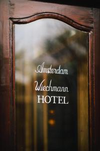 阿姆斯特丹阿姆斯特丹维赫曼酒店的镜子里说澳洲欢迎酒店的标志
