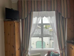 卡舍尔Ashmore House的窗户,窗帘,电视