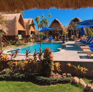 蓝梦岛蓝梦岛哈尔塔别墅的享有度假村游泳池的景致。