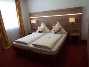 伊萨尔塔勒霍夫酒店客房内的一张或多张床位