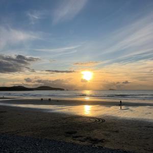 露营地旁或附近的海滩