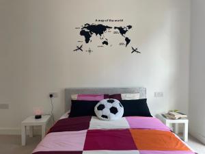 Perfect flat next to Wembley Stadium客房内的一张或多张床位