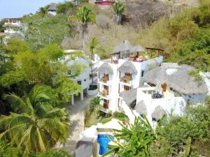 萨尤利塔Mar y Sueños Suites的享有度假村房屋的空中景致