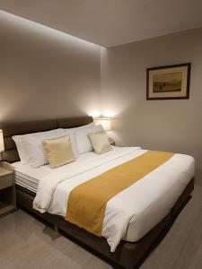 Caliraya Mountain Lake Resort客房内的一张或多张床位