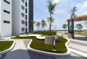 巴生Living in Greenery 2BR at Impiria Residensi Klang的一座带高尔夫球场的建筑的 ⁇ 染