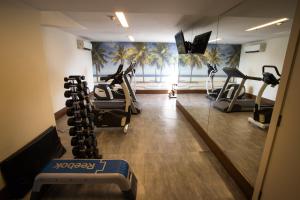 里约热内卢米拉多里约科帕卡巴纳酒店的健身房设有跑步机,健身房提供健身自行车