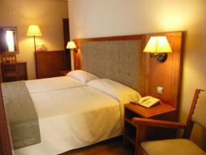 塞拉利昂拉斯维亚斯酒店客房内的一张或多张床位