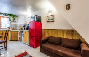 Amazing Apartment In Annot With Kitchenette的厨房或小厨房