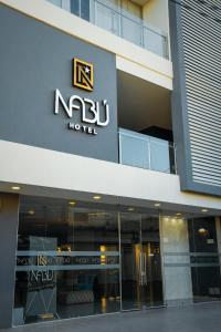 巴耶杜帕尔HOTEL NABU VALLEDUPAR的一座建筑上标有nikku酒店标志