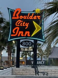 博尔德城Boulder City Inn的神仙之城的标志