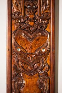 罗托鲁瓦Marsden Stay Rotorua的木门,设计复杂