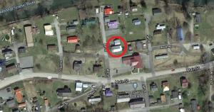 RockSpacious ATV Retreat House的一张带有红色圆圈的停车场地图