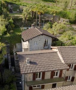 布里萨戈Rustico in pietra的屋顶屋顶景色